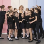 дети в танцевальной студии