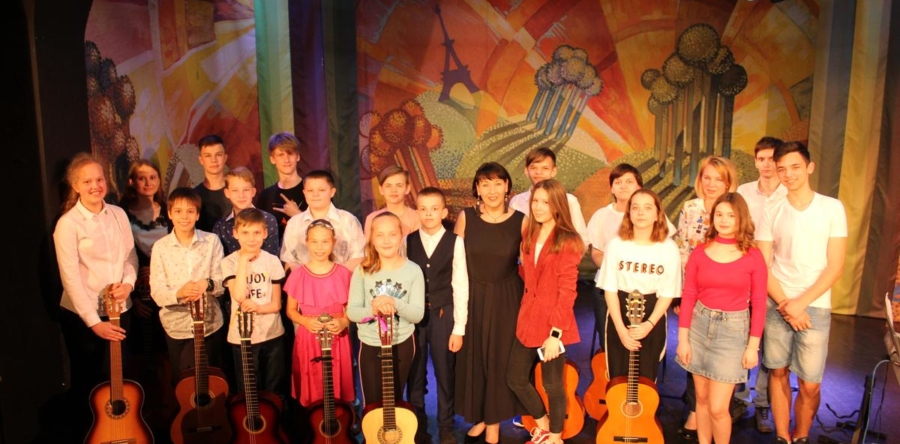 Отчетный концерт студии игры на гитаре “Серебряные струны”