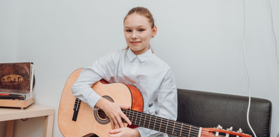 Студия игры на акустической гитаре (от 9 лет, взрослые)