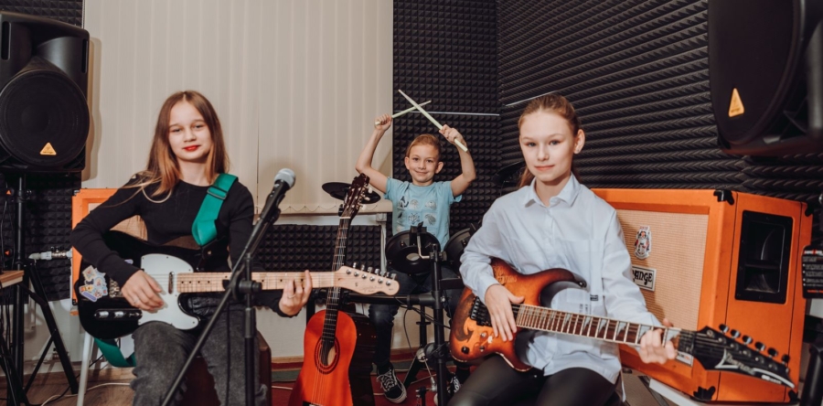 Студия игры на электрогитаре (от 12 лет)