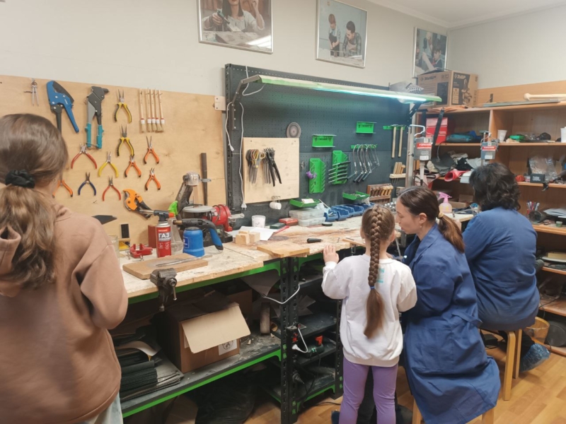 дети с родителями на мастер-классе