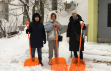 сотрудники на субботнике