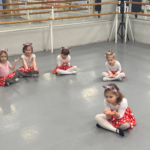 Дети сидят перед занятием