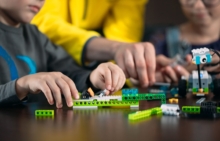 ребенок урок робототехники